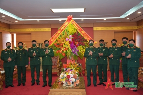 Trung tướng Ngô Minh Tiến thăm, chúc mừng Học viện Quân y